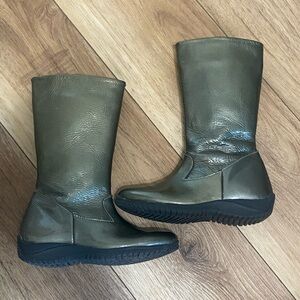 Twig girls size 1 patent leather knee high zip up boots EUC